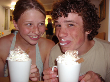 Alex and Lilian eating ice-cream